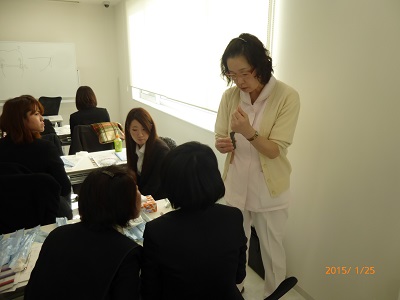 歯周病予防のため近藤ひとみ先生をお招きして、 院内歯科衛生士セミナーを開催いたしました。 